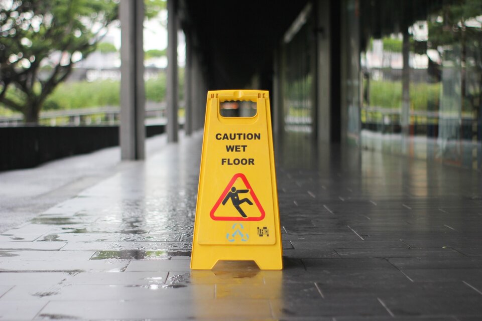 Simple Steps to Lower the Risk of Workplace Injuries